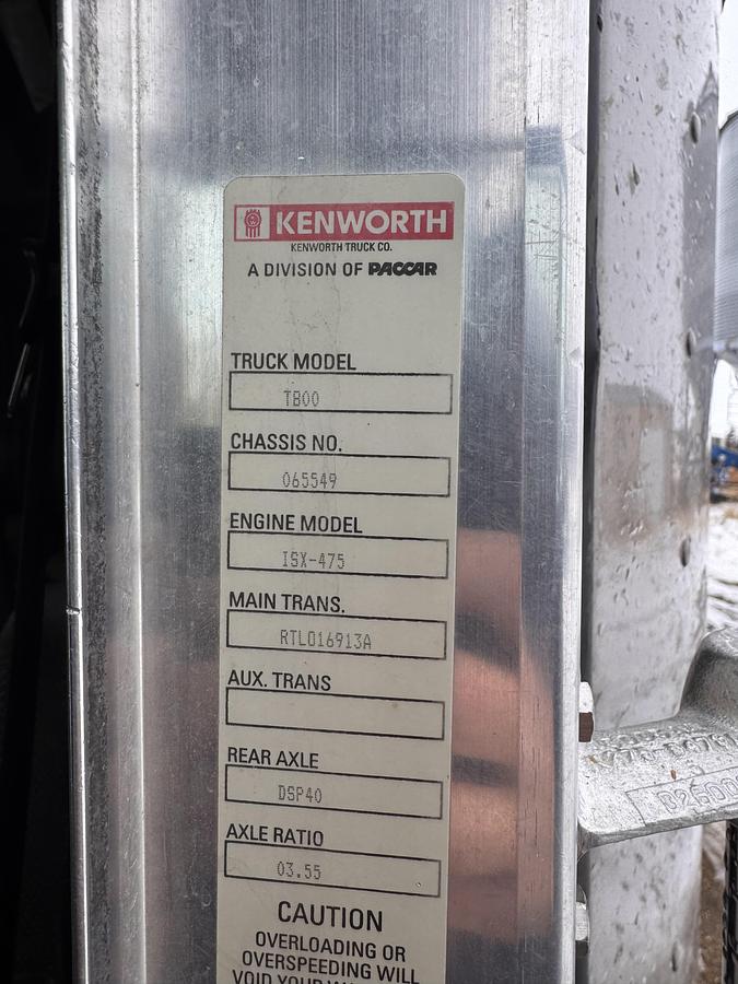 Used 2004 Kenworth T800 Conventional Sleeper Semi