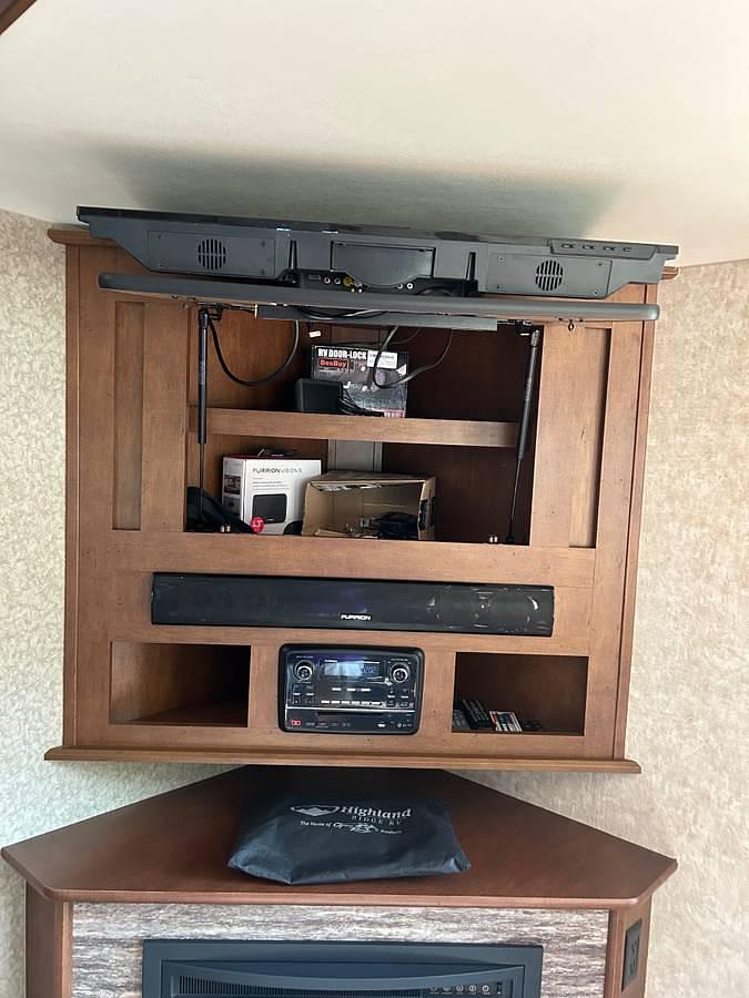 Used 2015 Open Range Light 318RLS