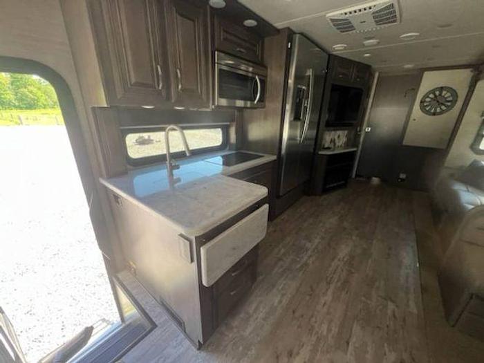 Used 2022 Jayco Seneca 37K