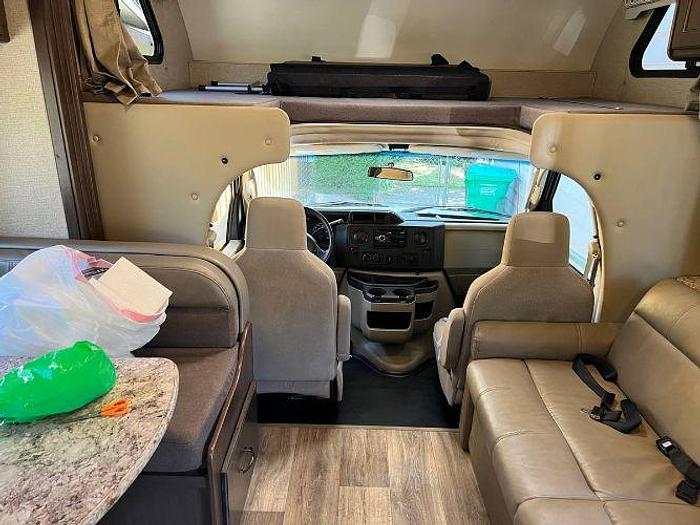 Used 2019 Thor Fourwinds 28Z