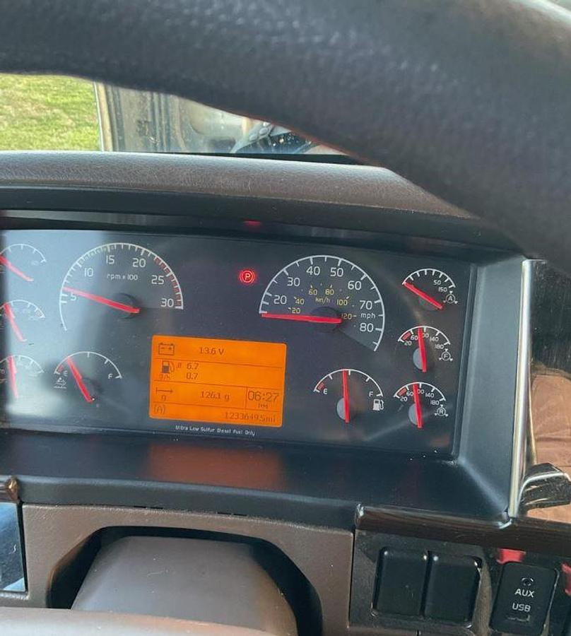 Used 2013 Volvo VNL64T670