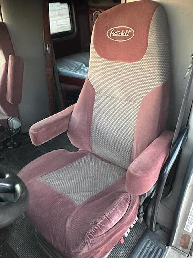 Used 2012 Peterbilt 587 Conventional Sleeper Semi