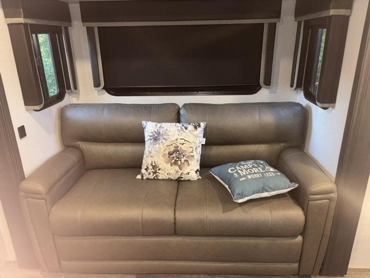 Used 2021 Keystone Montana High Country 5th Wheel