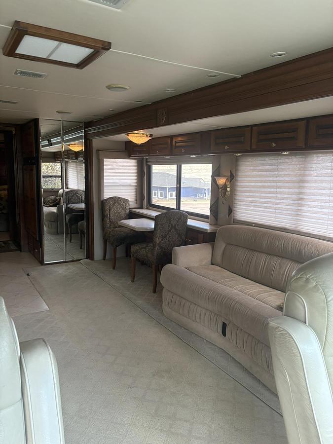 Used 2003 Monaco Dynasty 38 Earl