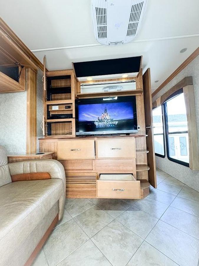 Used 2010 Fleetwood Discovery 40X