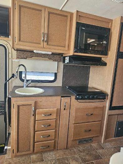 Used 2015 Thor Vegas 25.1