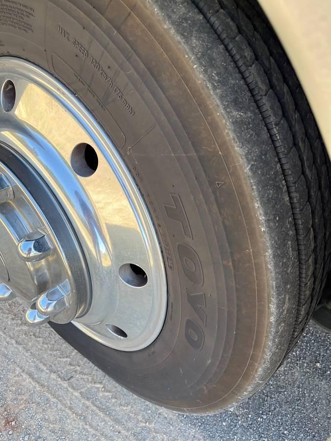 Used 2014 Winnebago Sightseer M33C Class A Motorhome