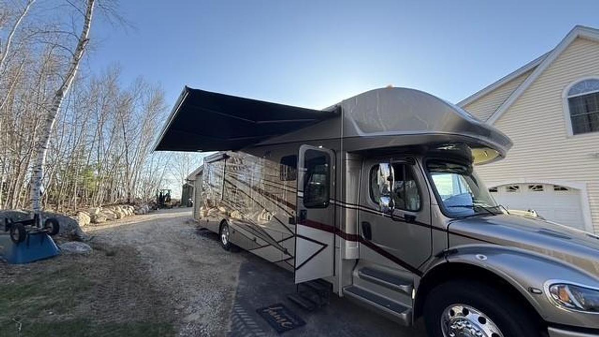 Used 2025 Renegade Valencia 38RW