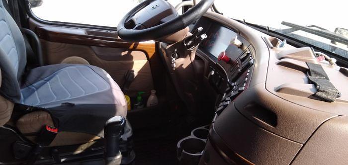 Used 2013 Volvo Sleeper Truck