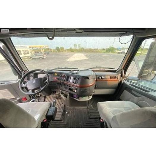 Used 2009 Volvo VNL64