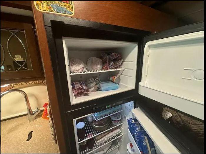 Used 2015 Thor Motor Coach Hurricane 27K