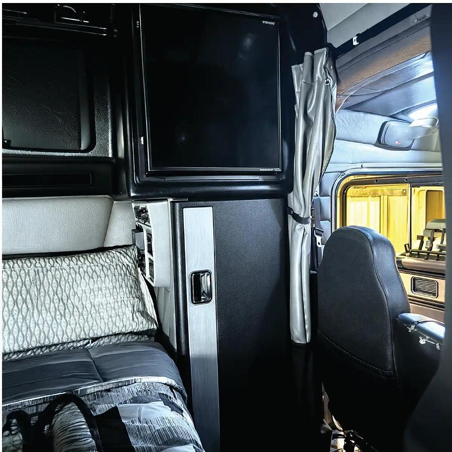 Used 2005 Peterbilt 379X