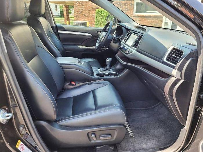 Used 2017 Toyota Highlander XLE AWD