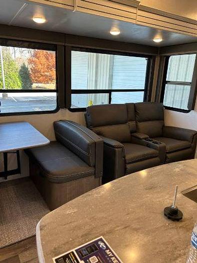 Used 2023 Rockwood Cougar Fifth Wheel