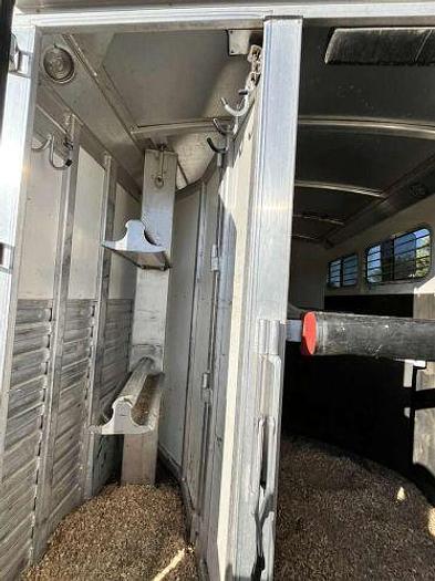Used 2005 4 Star 3 HORSE