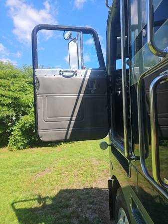 Used 1984 Peterbilt 362 Double Bunk