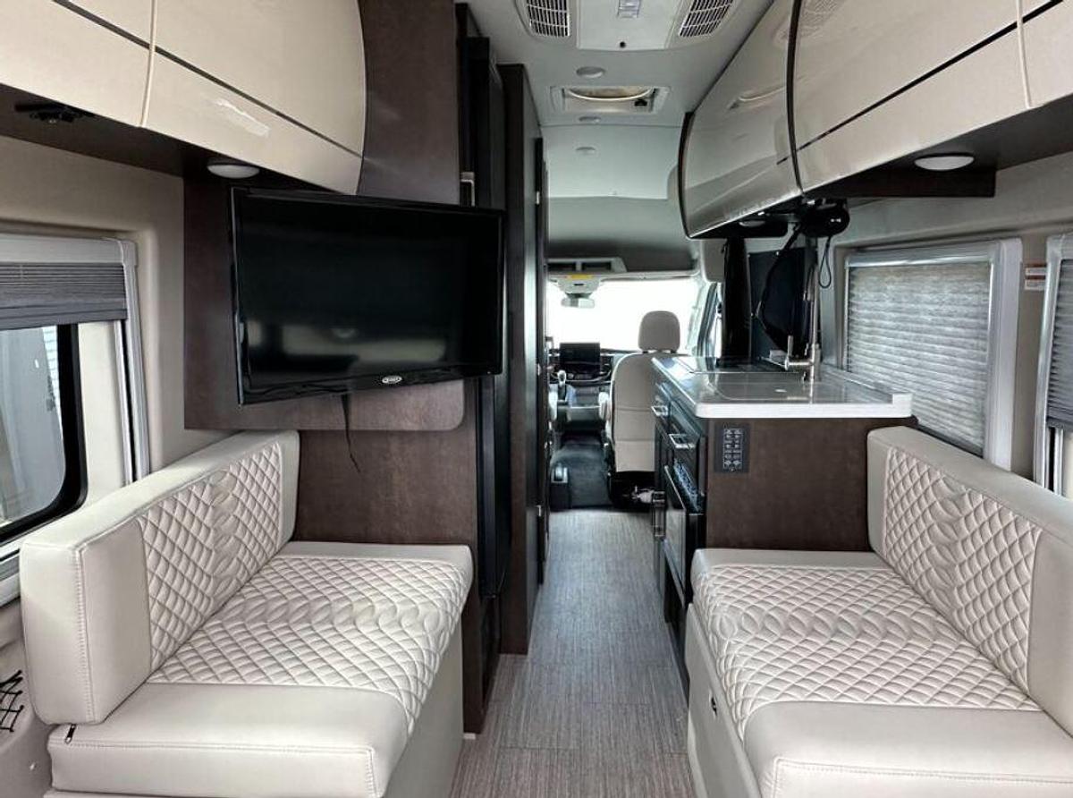 Used 2025 Jayco Solstice 21b