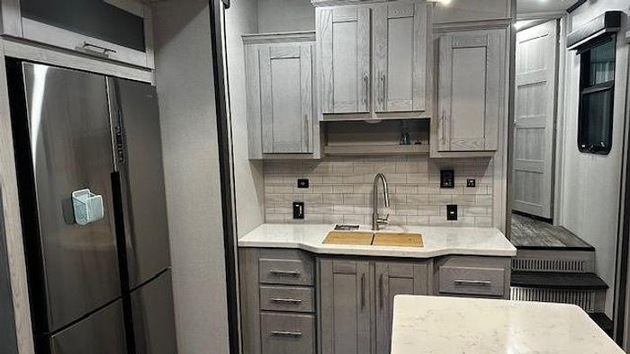 Used 2023 Keystone Fuzion 427