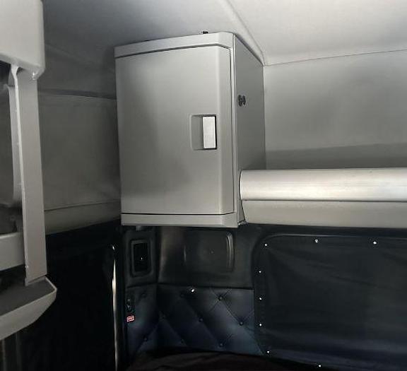 Used 2023 KENWORTH W990