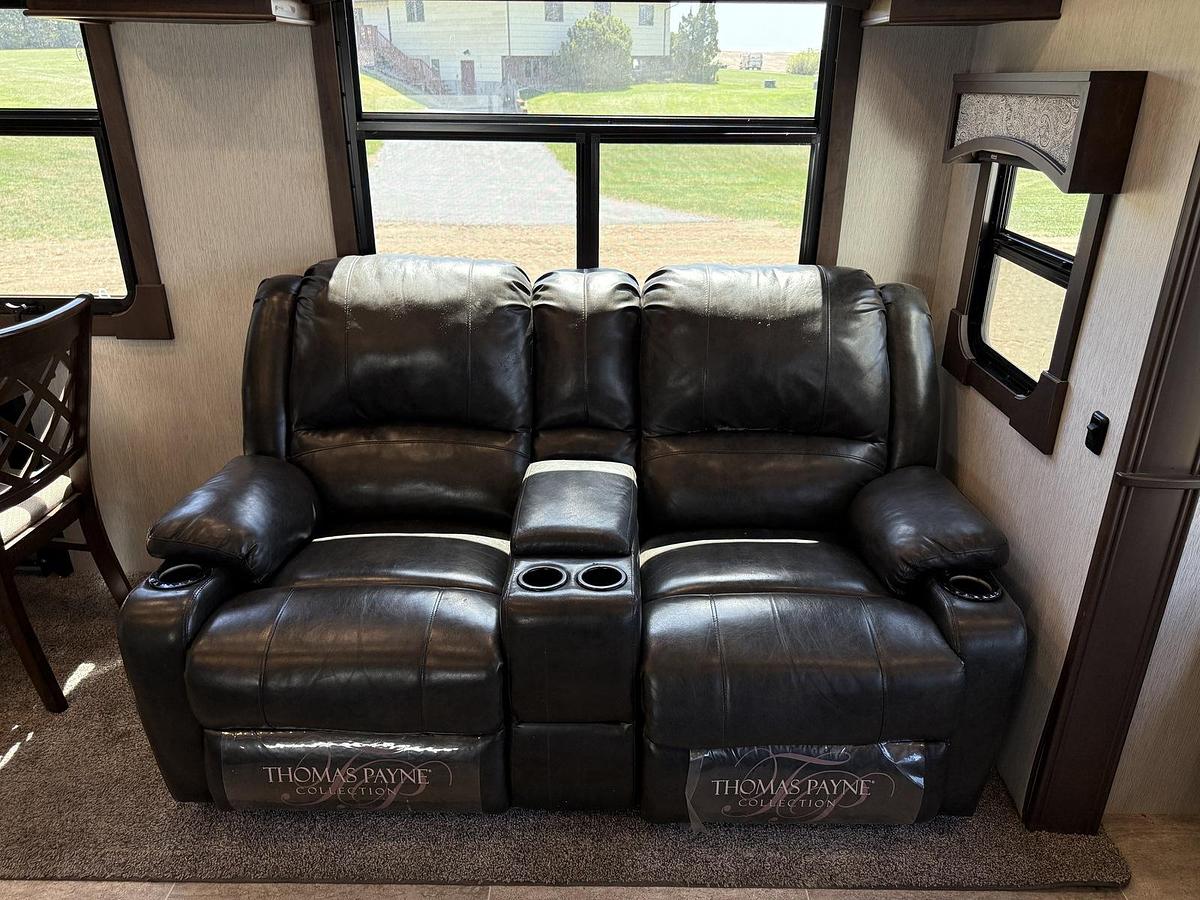 Used 2009 Heartland Big Horn 3925MLP Fifth Wheel
