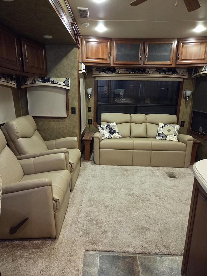 Used 2014 Redwood 36FB and 2014 Ford F350