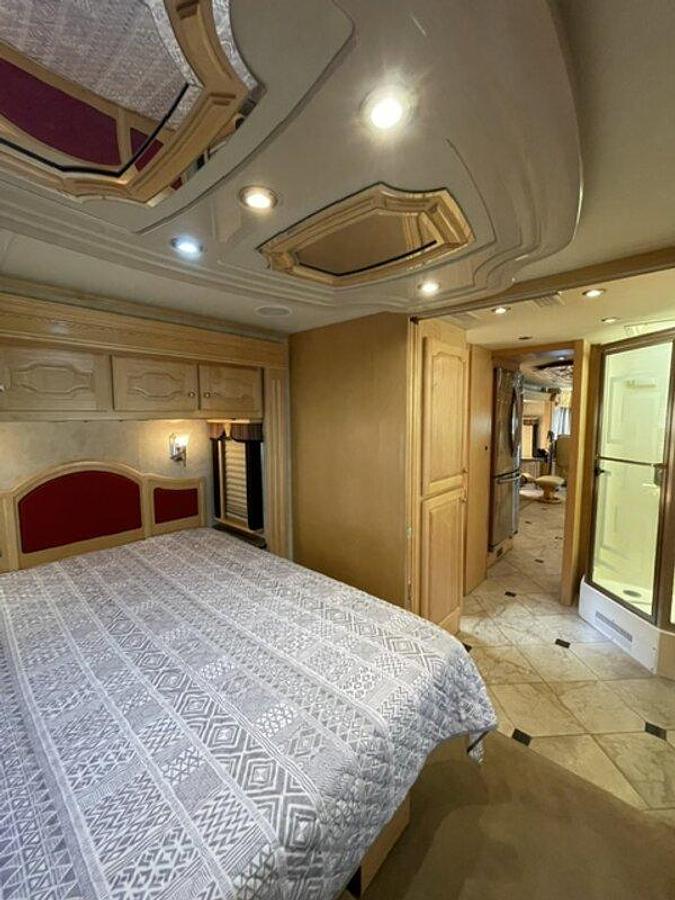 Used 2006 Country Coach Intrigue 530 Ovation