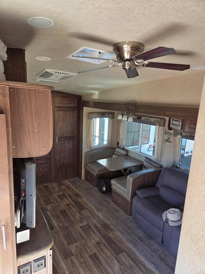 Used 2020 Northwood Grande Ronde Arctic Fox 27-5L Fifth Wheel