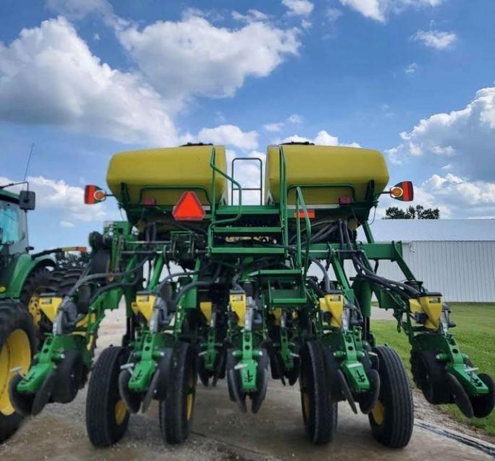 Used 2010 John Deere 1790 Planter
