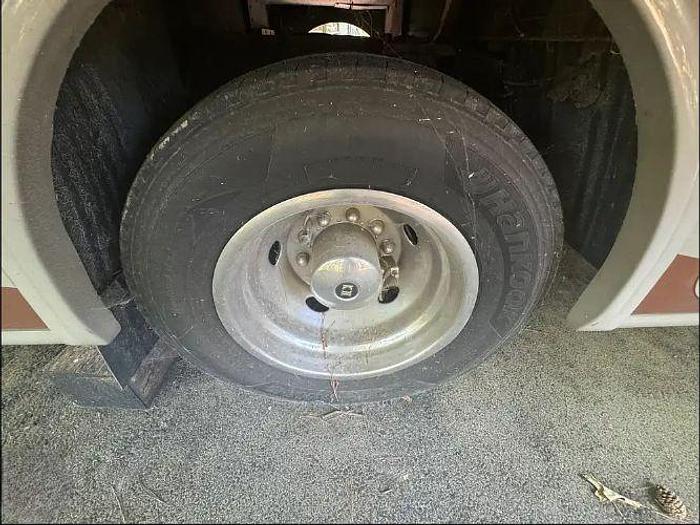 Used 2015 Thor Motor Coach Hurricane 27K