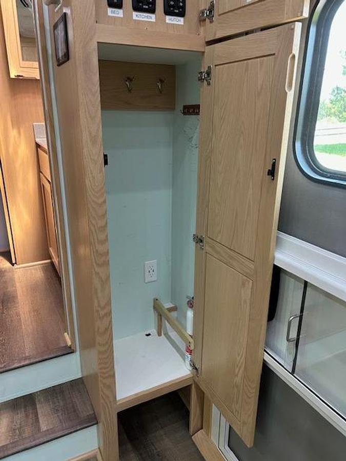 Used 2022 Space Craft V405 Fifth Wheel