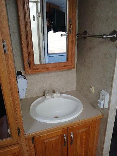 Used 2004 Four Winds Hurricane