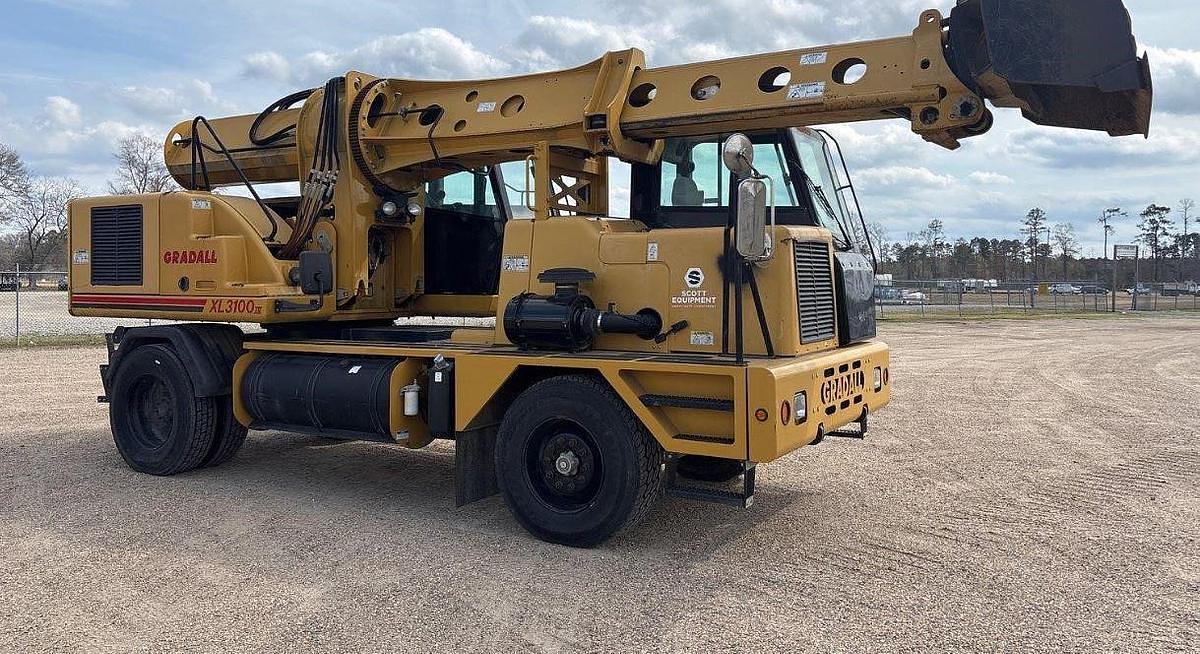 Used 2016 Gradall XL3100 LV