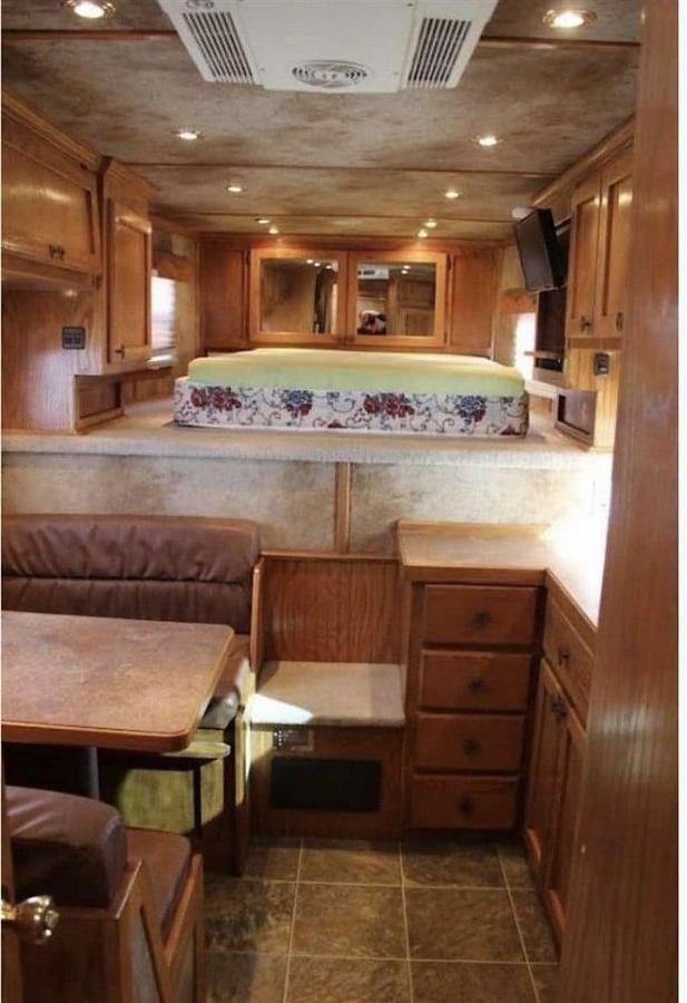 Used 2006 Cimarron Norstar Three Horse with Living Quarters
