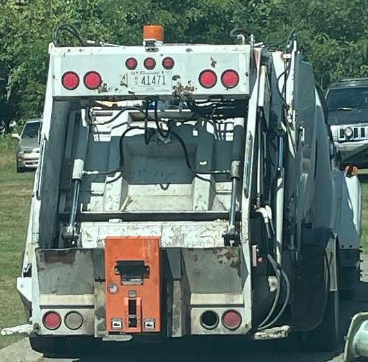Used 2007 Chevrolet C5500 Garbage Truck