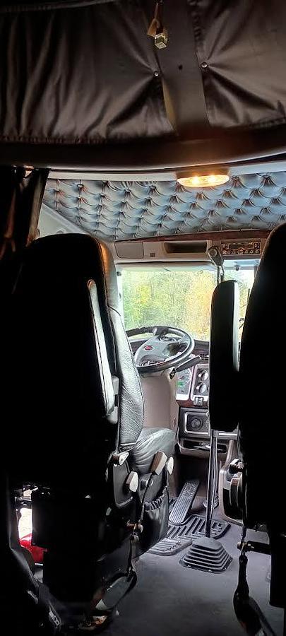 Used 2022 Kenworth W900L Sleeper Semi Truck