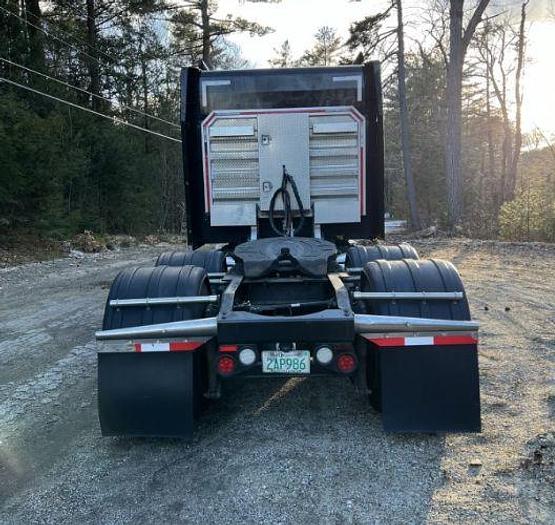 Used 2015 Peterbilt 579