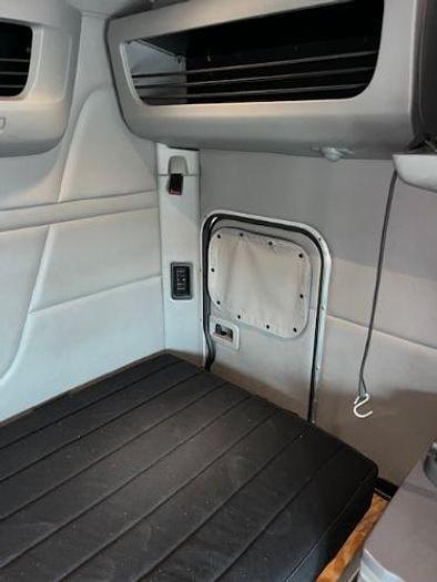 Used 2018 Peterbilt 579