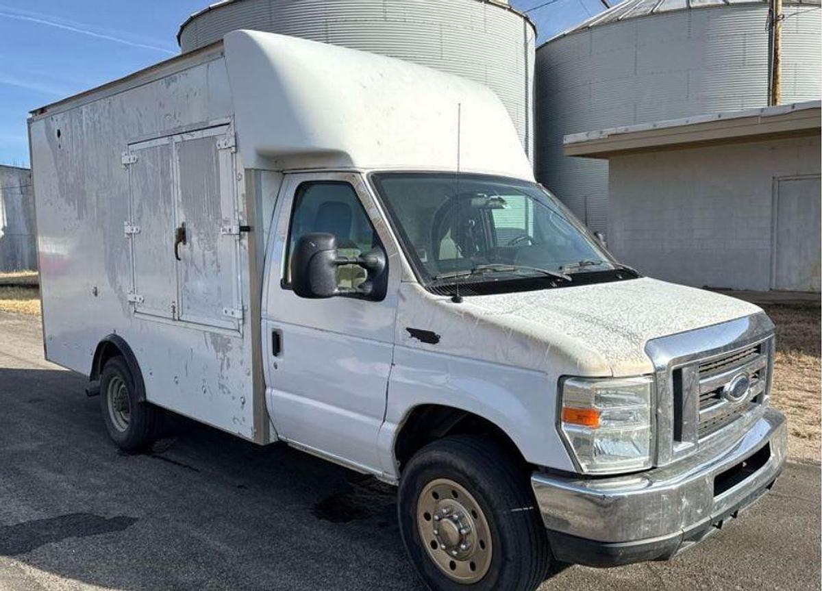 Used 2012 Ford E350 Super Duty Box Truck