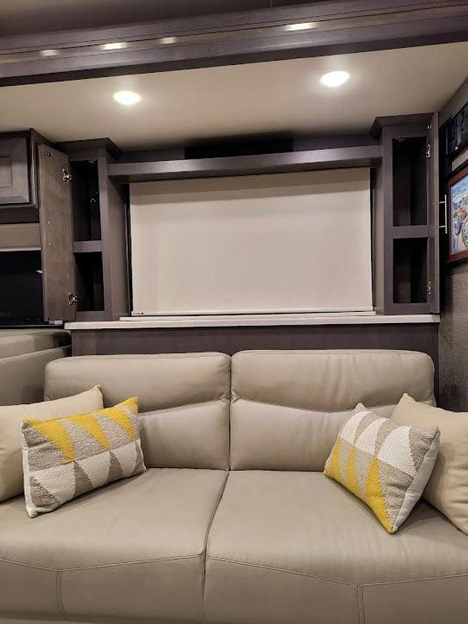 Used 2022 Thor Palazzo 37.4