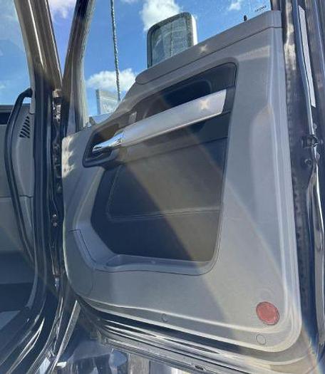 Used 2022 KENWORTH T880S