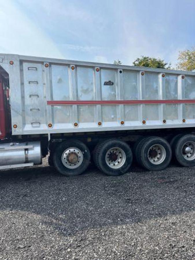 Used 1999 Mack Dump Truck