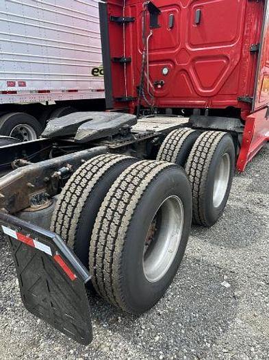 Used 2018 Freightliner Cascadia 125