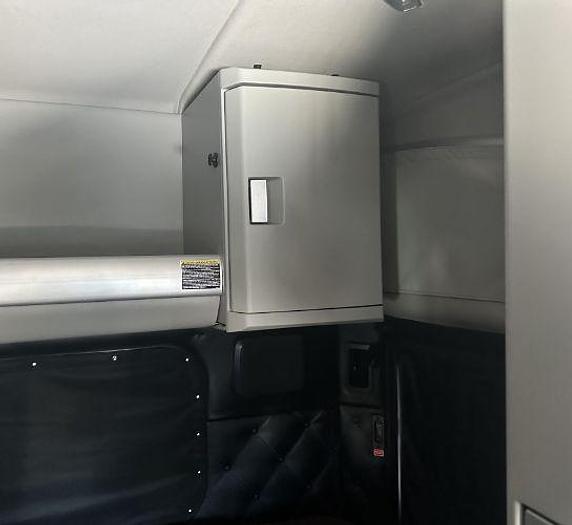 Used 2023 KENWORTH W990