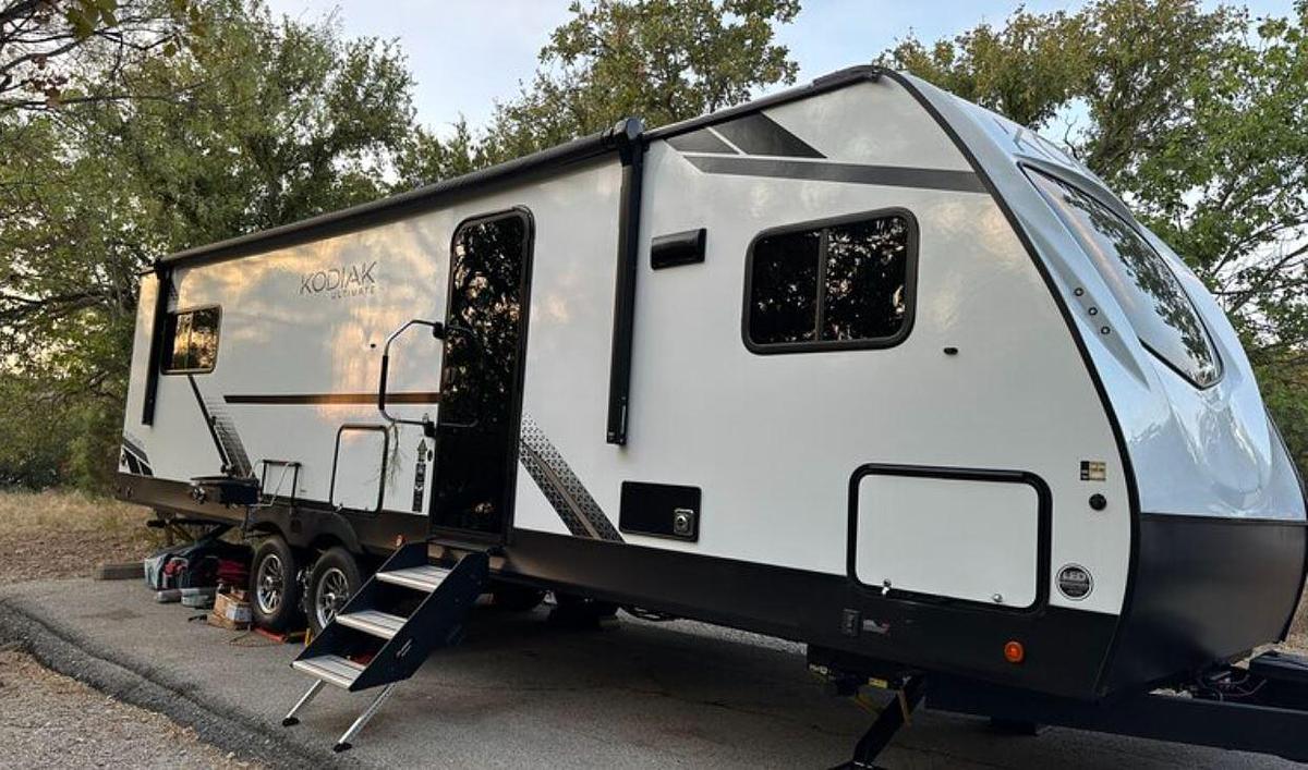 Used 2024 Dutchmen Kodiak Ultimate 2921FKDS