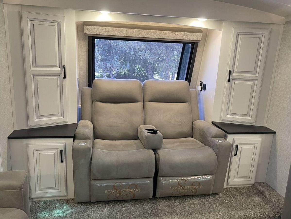 Used 2024 Jayco North Point 382FLRB