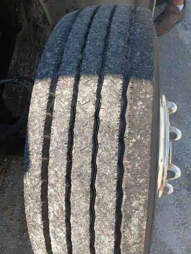 Used 2000 INTERNATIONAL 4700 Low Pro