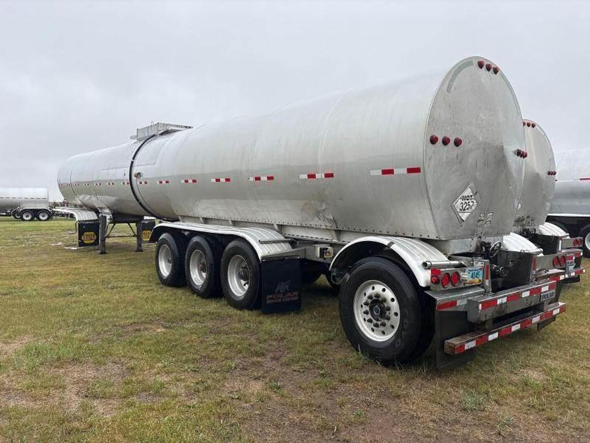 Used 2011 Polar Quad axle asphalt trailer