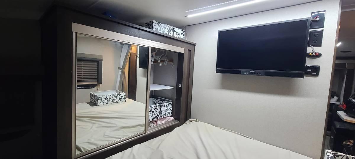 Used 2021 Adventurer Eagle Cap 1165