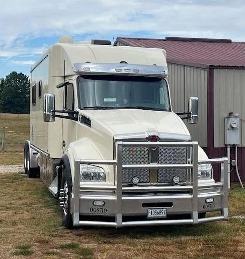 Used 2021 Kenworth T880