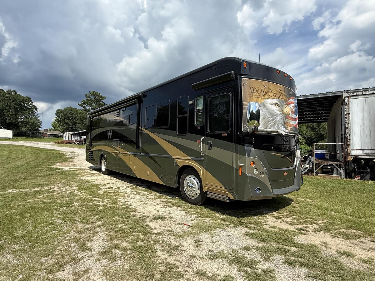 Used 2009 Winnebago Journey 39Z